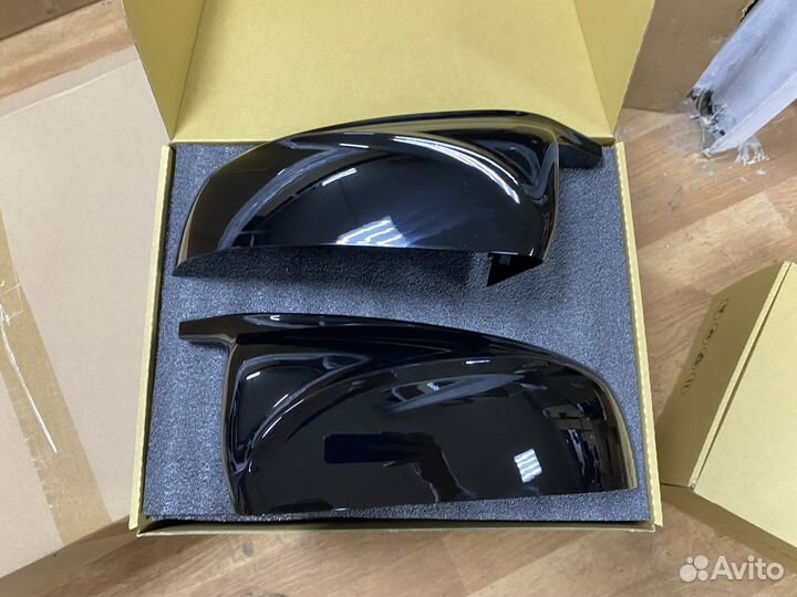 Накладки зеркал на BMW E70 / E71 черный глянец