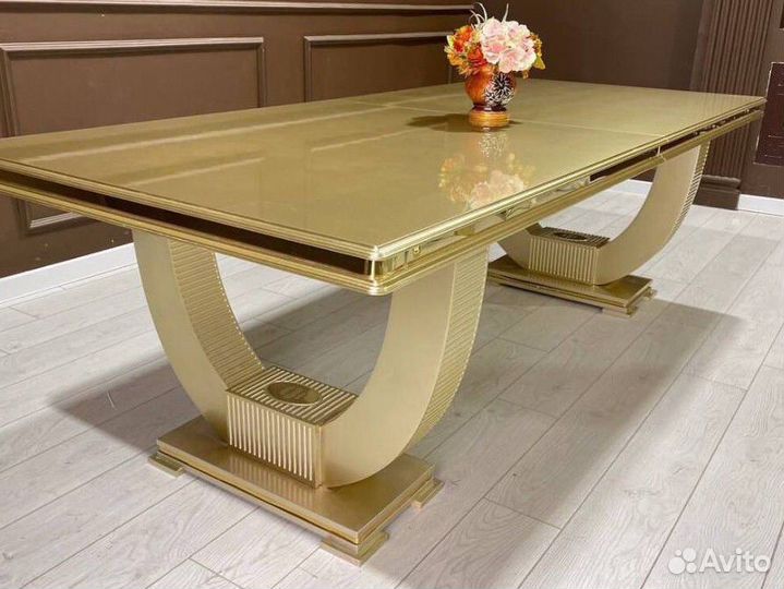 Столы и стулья