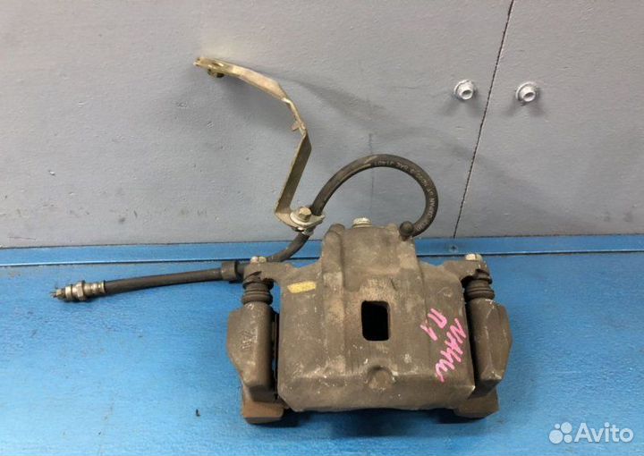 Суппорт передний Mitsubishi Grandis NA4W