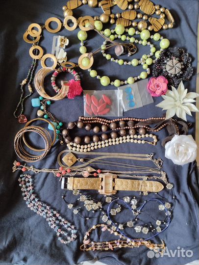 Бижутерии много пакетом