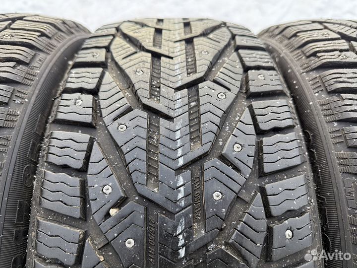 Kormoran Stud 2 215/50 R17 95T