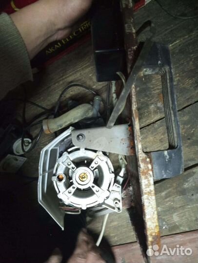 Двигатель от стиральной машины,с помпой