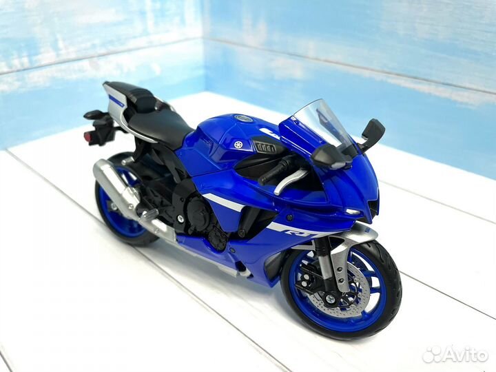 Модель мотоцикла Yamaha YZF R1 1:12