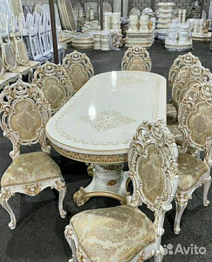 Стол и стулья