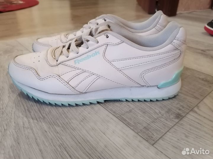 Кроссовки фирма Reebok, 36 размер, без дефектов