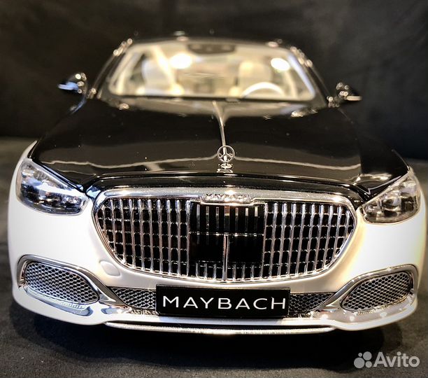 Модель 1:18 Mercedes Maybach x223