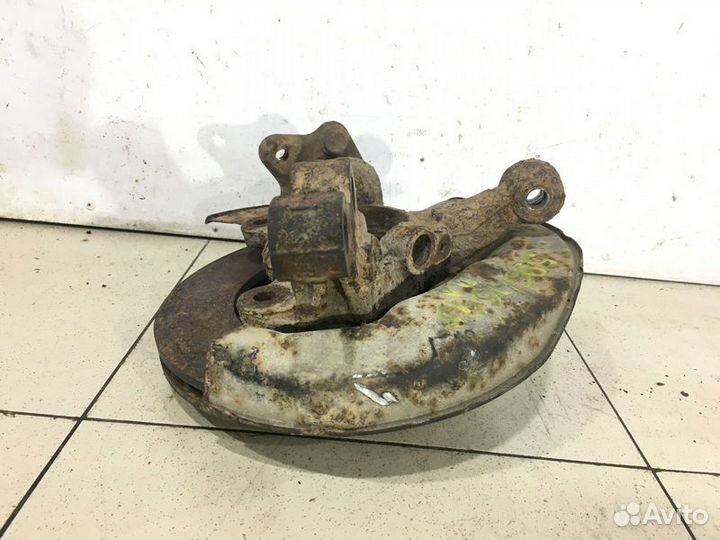 Кулак передний левый