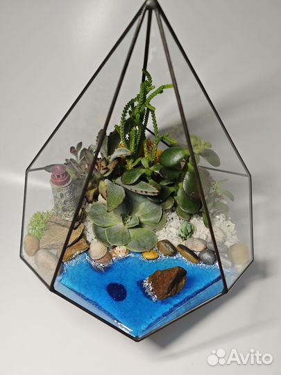 Флорариум с суккулентами и маяком