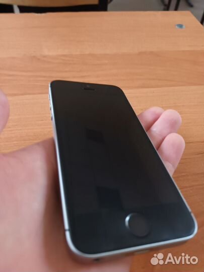 iPhone SE, 32 ГБ
