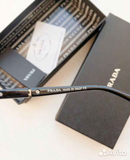 Солнцезащитные очки prada унисекс