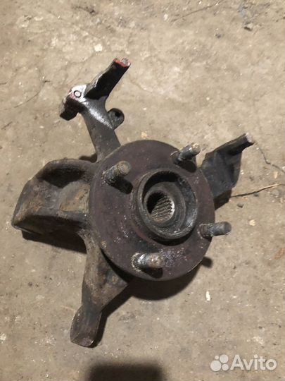 Поворотный кулак ford focus 1 правый с абс