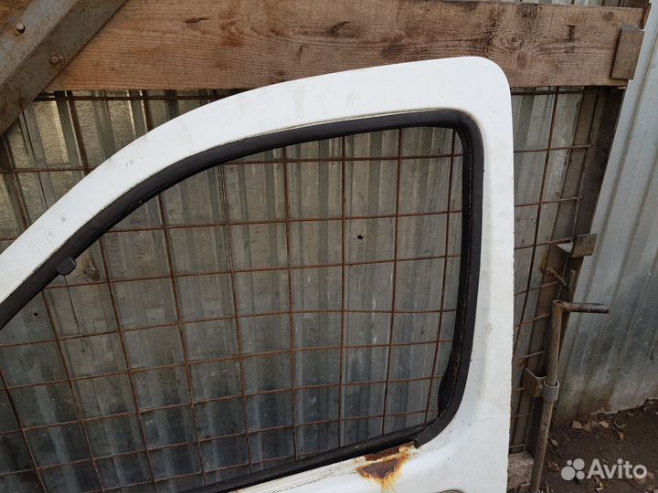 Дверь передняя левая Renault Kangoo 2005г