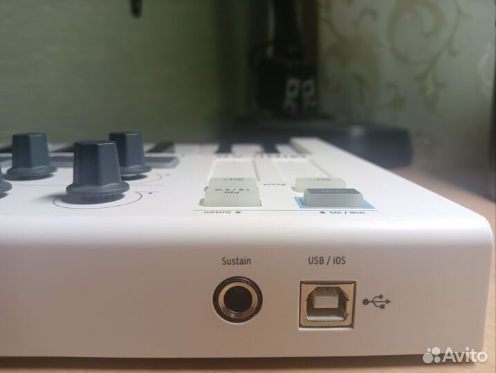 Midi-клавиатура Arturia minilab mk2