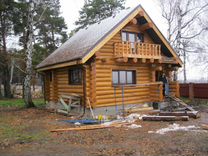 сруб 10х10 детинец. деревянный бревенчатый дом. псковские срубы домов. дом из оцилиндрованного бревна 2 этаж мансардой. срубы дома псковские.