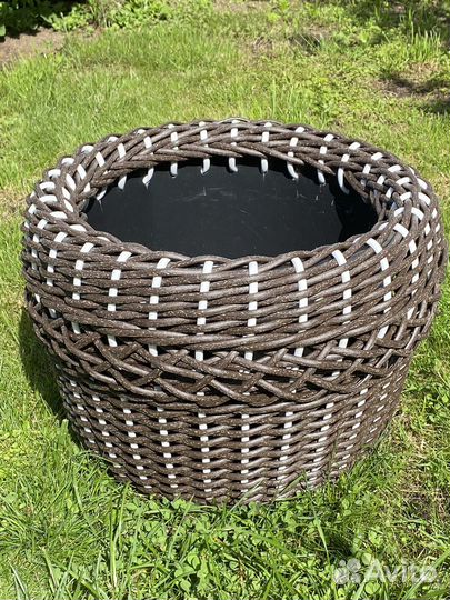 Кашпо из искусственного ротанга