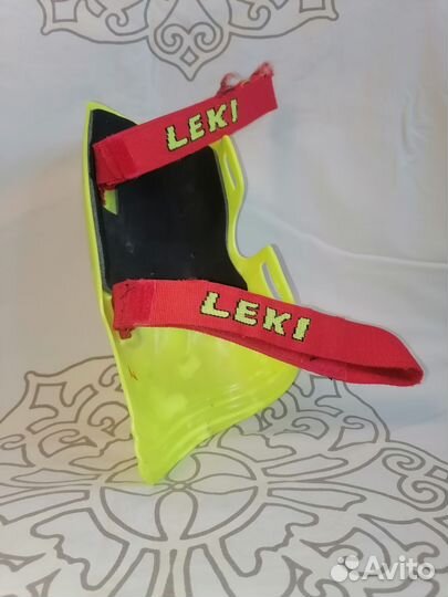 Горнолыжная защита ног. Шорты-самасбросы