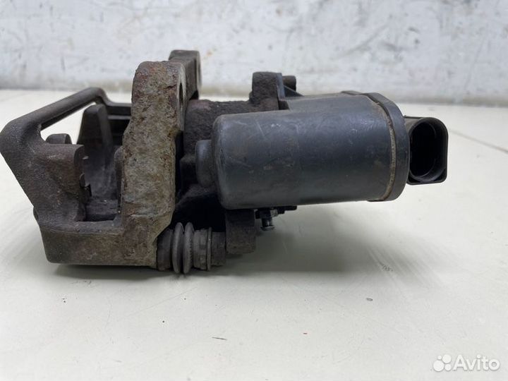 Суппорт тормозной задний левый Volvo Xc70 2013