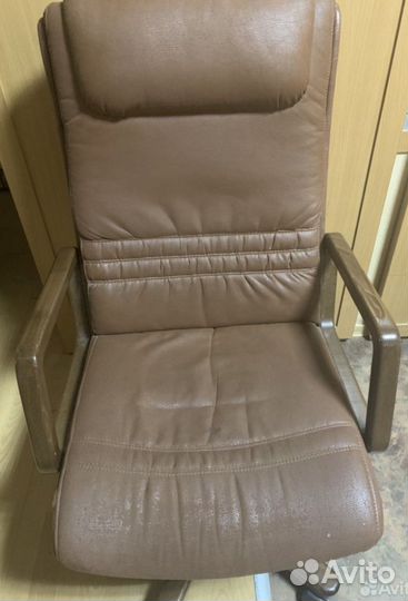Кресло директора на колесиках