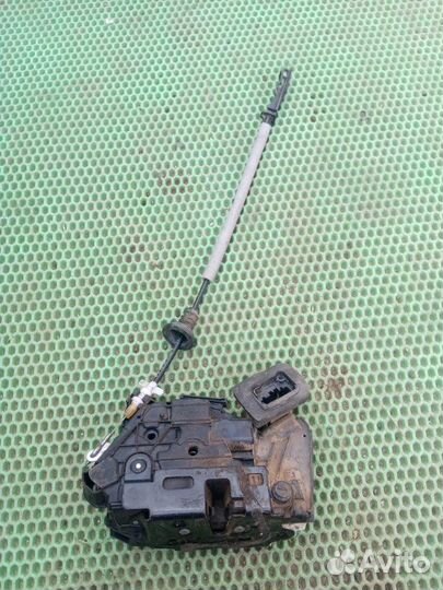 Замок двери задний правый Volkswagen Polo V