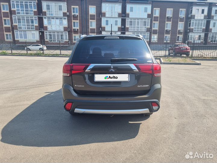 Mitsubishi Outlander, 2015