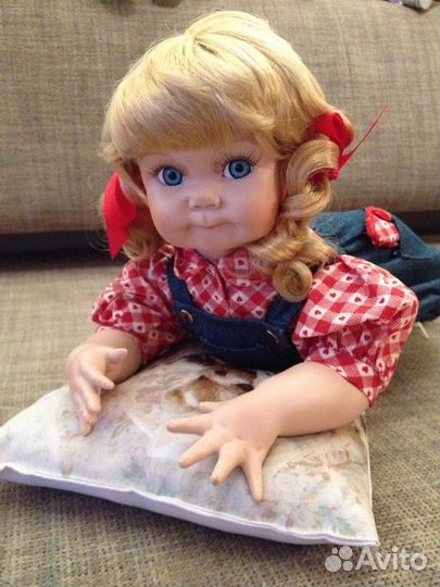Фарфоровая кукла красотка, смотрите фото несколько