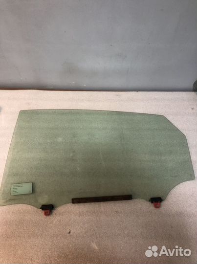 Стекло задней левой двери Toyota Prius