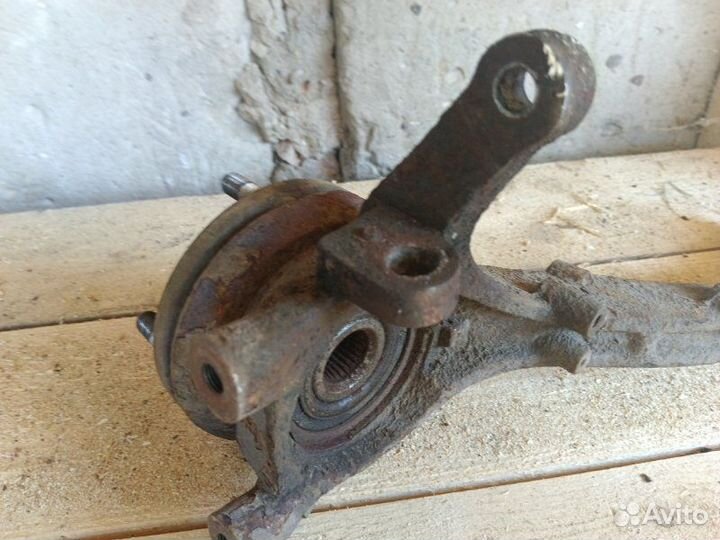 Кулак поворотный передний левый Hyundai Sonata 4