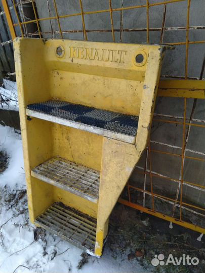 Лестница Renault Magnum