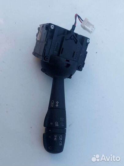 Переключатель поворотов. Renault Logan 2.2017г