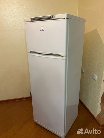 Новый холодильник индезит