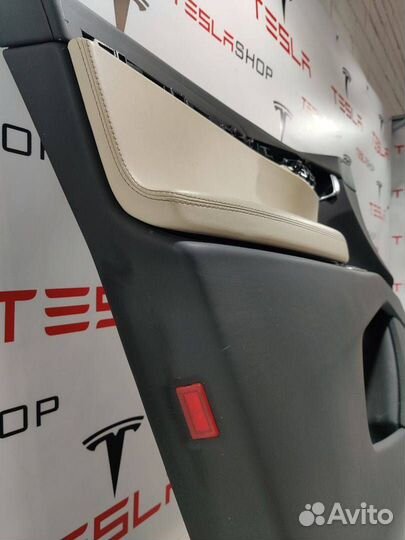 Обшивка двери передней левой Tesla Model X 2018