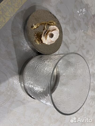 Банка Michael Aram