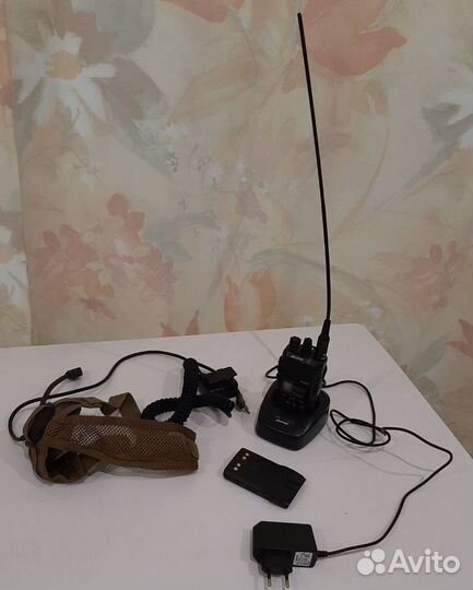 Радиостанция(400-470мгц) + наушники + микрофон