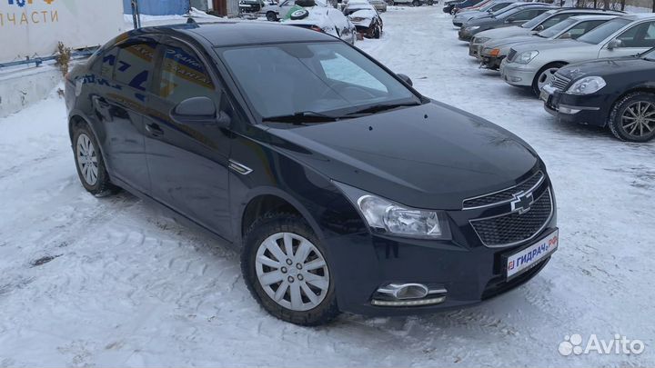 Рамка противотуманной фары правой Chevrolet Cruze