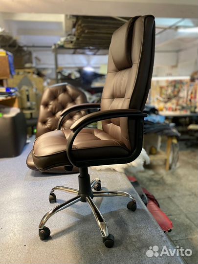 Офисное кресло