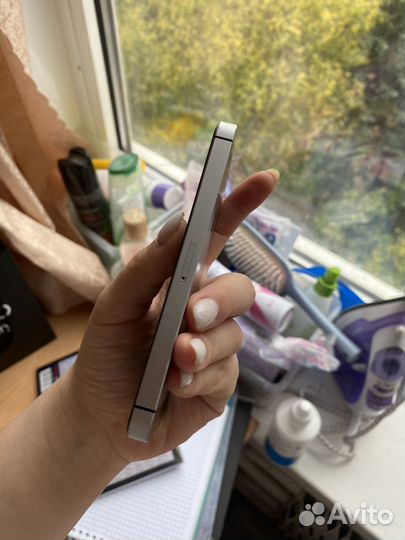 iPhone SE, 32 ГБ