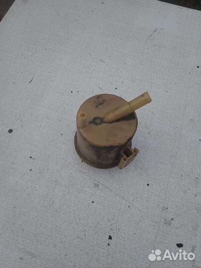 Бачок гур Nissаn Рrimеra Ниcсан Пpимepa P11