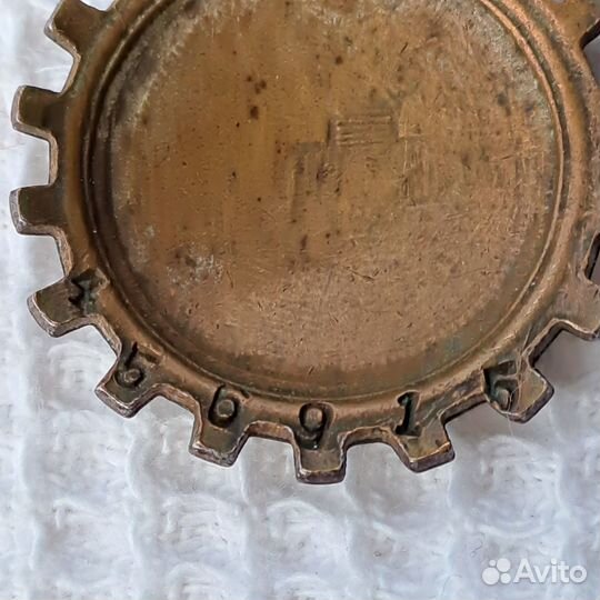 Знак «Готов к санитарной обороне СССР». 1934 год