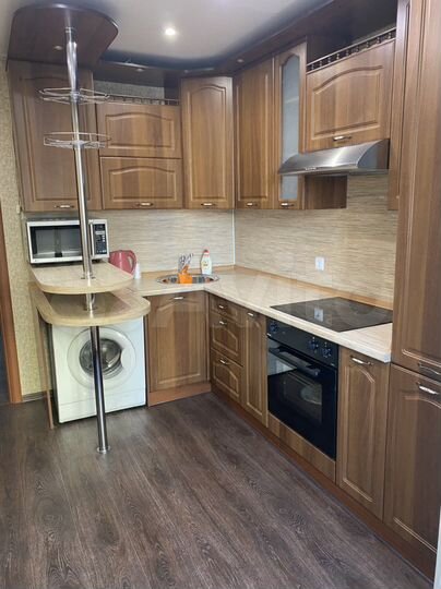 2-к. квартира, 63 м², 1/9 эт.