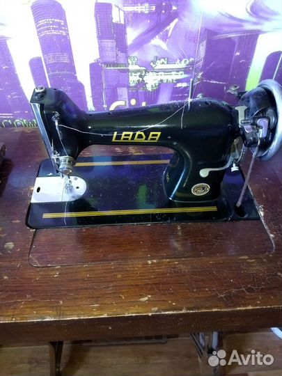 Швейная машина лада