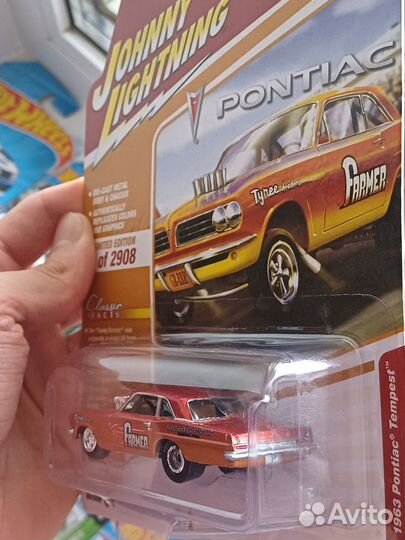 Johnny Lightning 1963 Pontiac Tempest