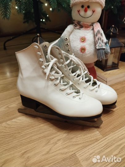 Коньки фигурные женские 40 размер