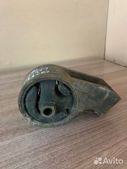 Подушка двигателя правая Carisma