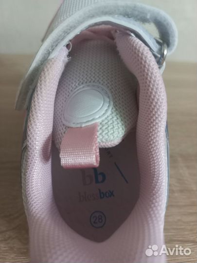 Кроссовки для девочки 28 размер новые