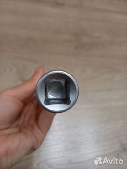 Ключ свечной 16