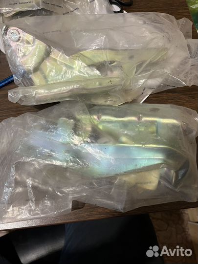 Петля капота