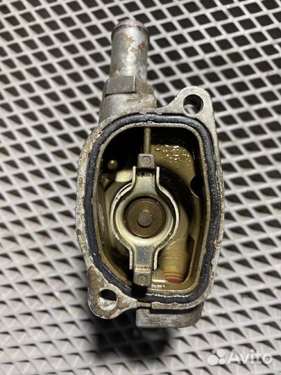 Корпус термостата Fiat Linea