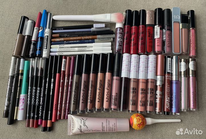 Блески, помады, подводки