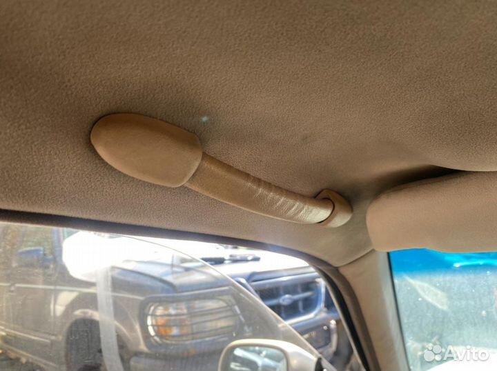 Ручки потолка Mitsubishi Diamanté 1