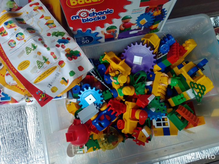 Деревянный конструктор и пластиковый много пакетом